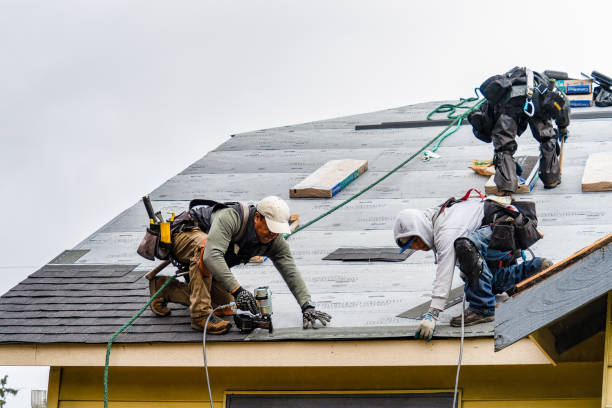 Professional Roofing technician working in Glasgow, OR